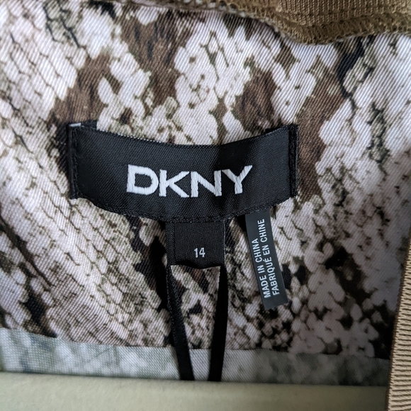 𝅺nwt DKNY Sleeveless Animal Print Jumpsuit Zip Front and Pockets - Picture 5 of 16